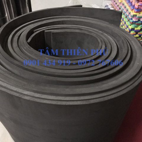 Cuộn mút EVA đen trải sàn chèn khe