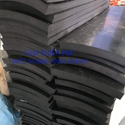 Cao su đen đặc chèn khe bê tông
